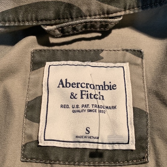 ABERCROMBIE & FITCH camo print jacket in EUC - Picture 5 of 8
